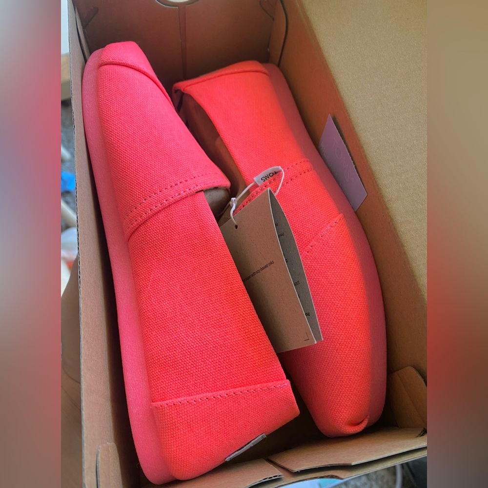 Neon Pink Alpargatas Toms size 6.5
